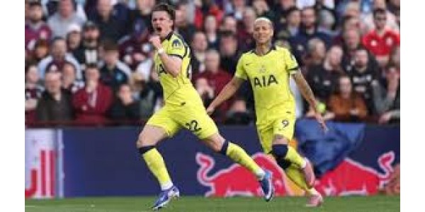 Tottenham Hotspur beseiret Aston Villa 2-1 på bortebane.